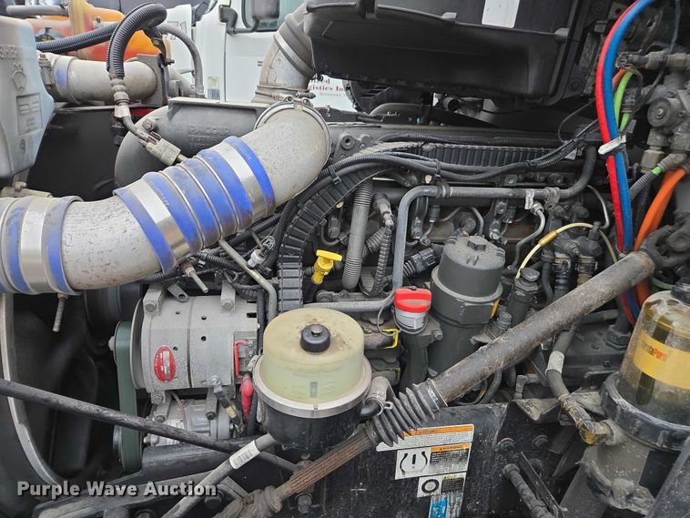 image for item DU2565 2016 Peterbilt 579 semi truck