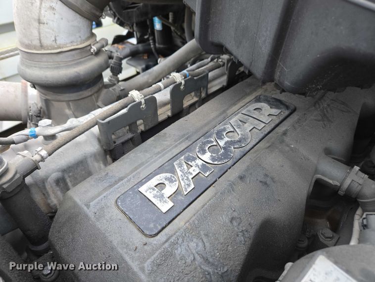 image for item DU2565 2016 Peterbilt 579 semi truck