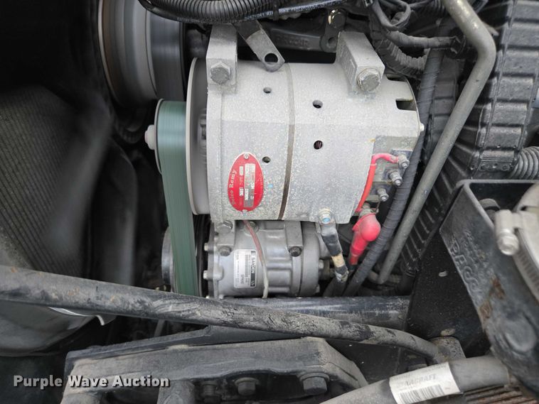 image for item DU2565 2016 Peterbilt 579 semi truck