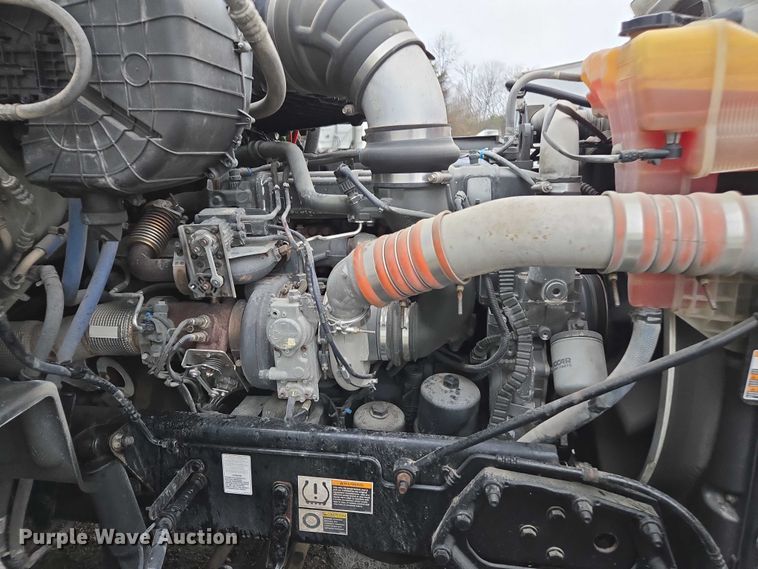 image for item DU2565 2016 Peterbilt 579 semi truck