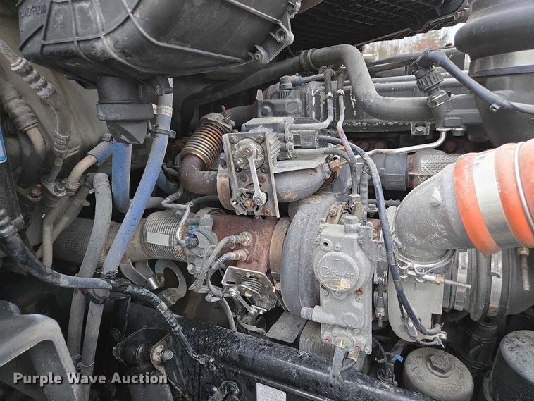 image for item DU2565 2016 Peterbilt 579 semi truck