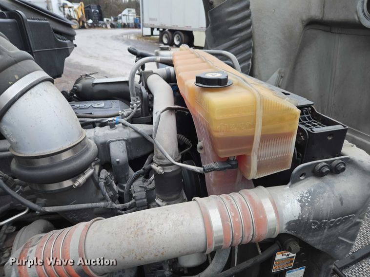 image for item DU2565 2016 Peterbilt 579 semi truck