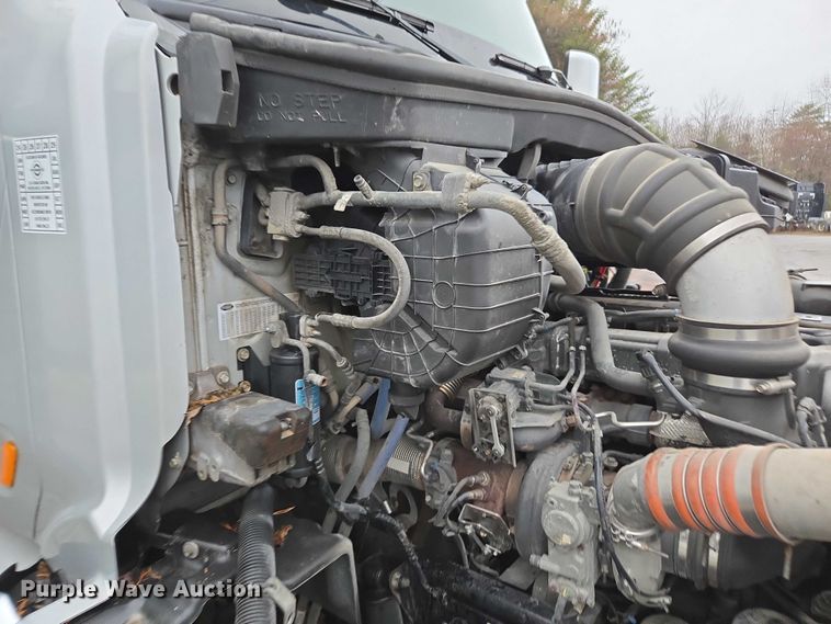 image for item DU2565 2016 Peterbilt 579 semi truck