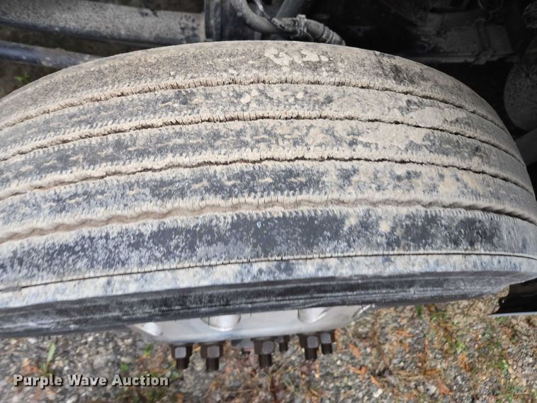 image for item DU2565 2016 Peterbilt 579 semi truck