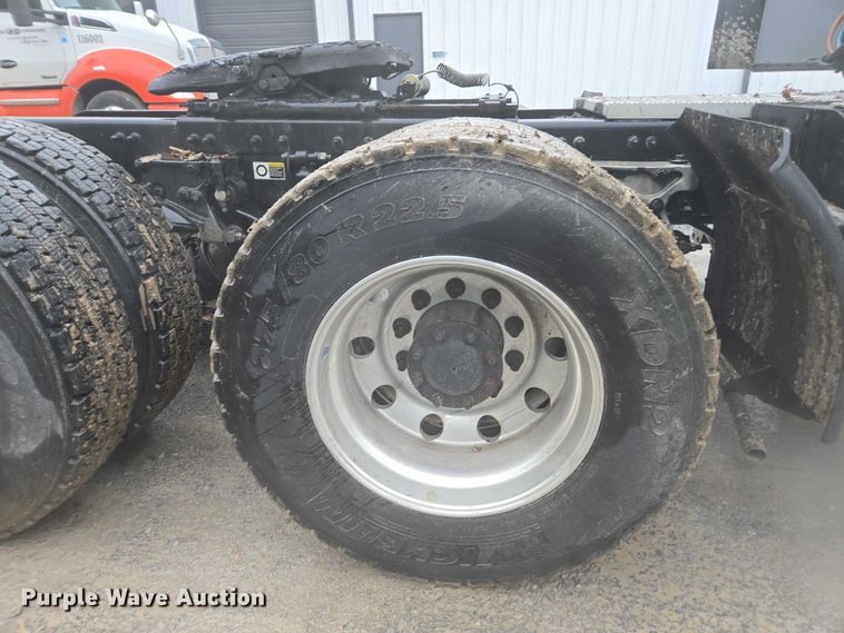 image for item DU2565 2016 Peterbilt 579 semi truck