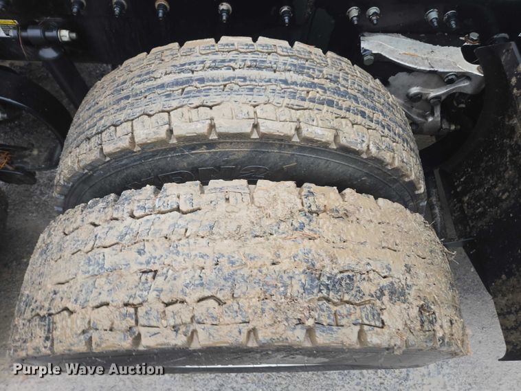 image for item DU2565 2016 Peterbilt 579 semi truck