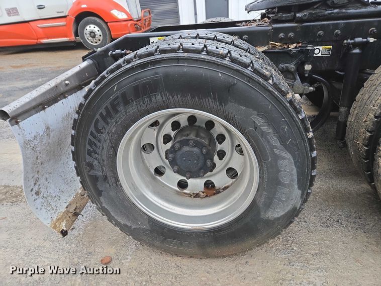 image for item DU2565 2016 Peterbilt 579 semi truck