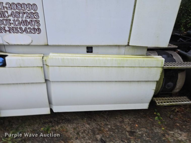 image for item DU2566 2012 Volvo VNL semi truck