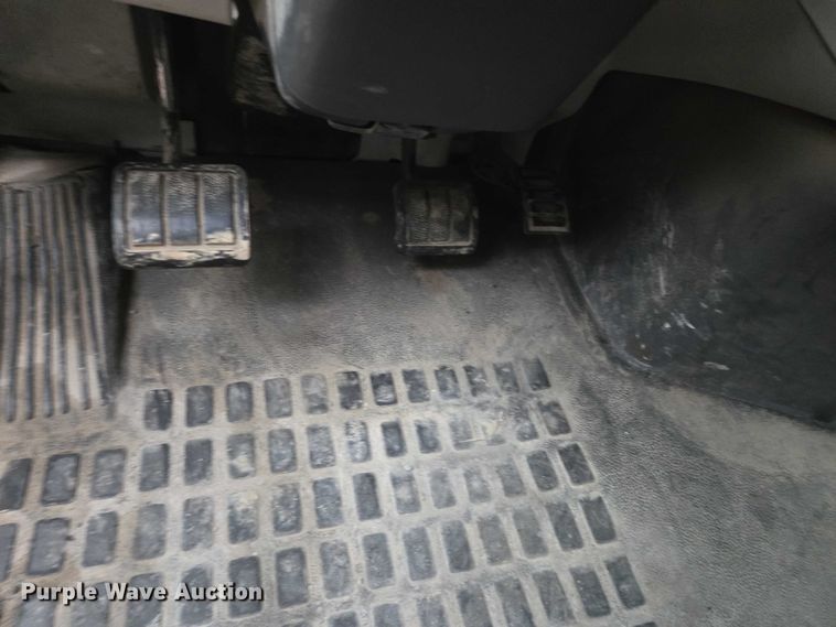 image for item DU2566 2012 Volvo VNL semi truck