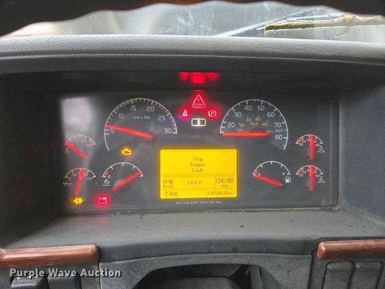 image for item DU2566 2012 Volvo VNL semi truck