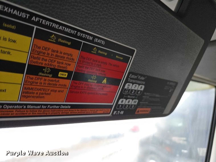 image for item DU2566 2012 Volvo VNL semi truck