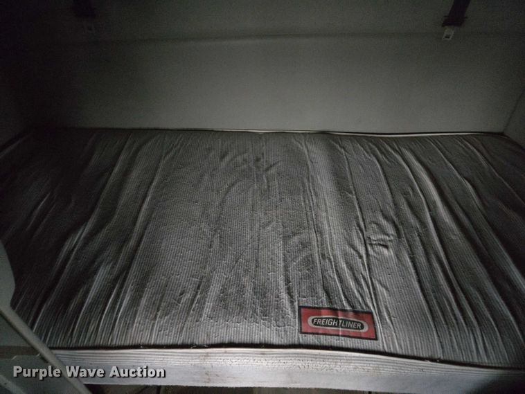 image for item DU2566 2012 Volvo VNL semi truck