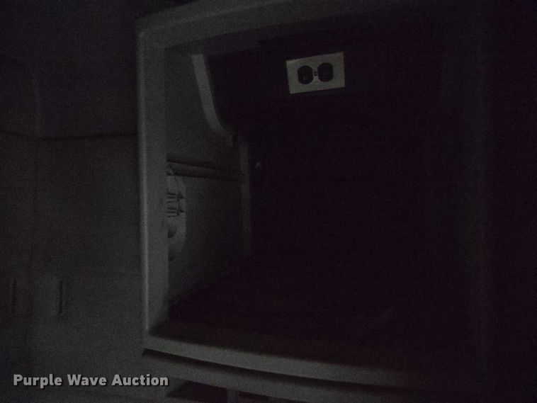 image for item DU2566 2012 Volvo VNL semi truck