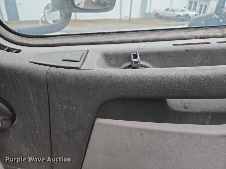 image for item DU2566 2012 Volvo VNL semi truck