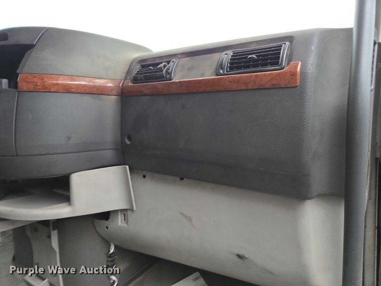 image for item DU2566 2012 Volvo VNL semi truck