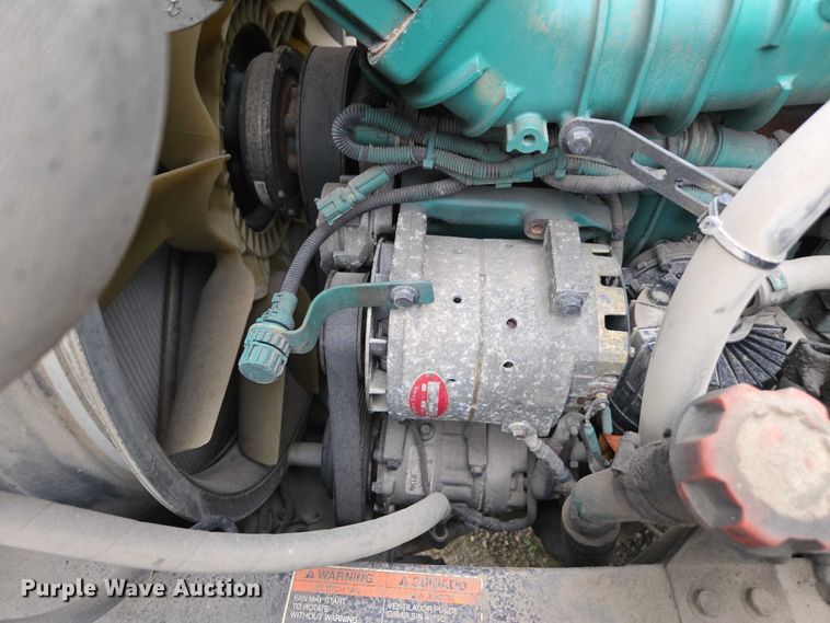 image for item DU2566 2012 Volvo VNL semi truck