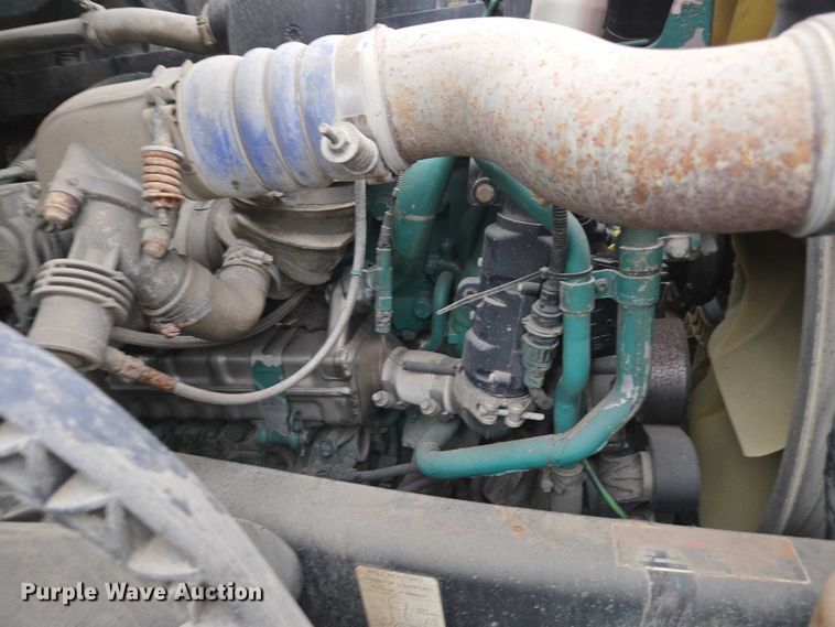 image for item DU2566 2012 Volvo VNL semi truck