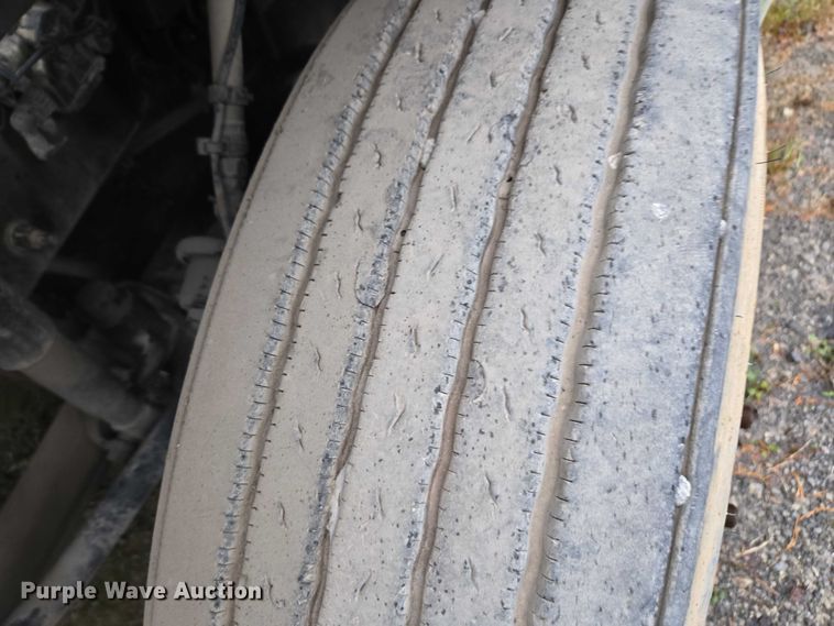 image for item DU2566 2012 Volvo VNL semi truck