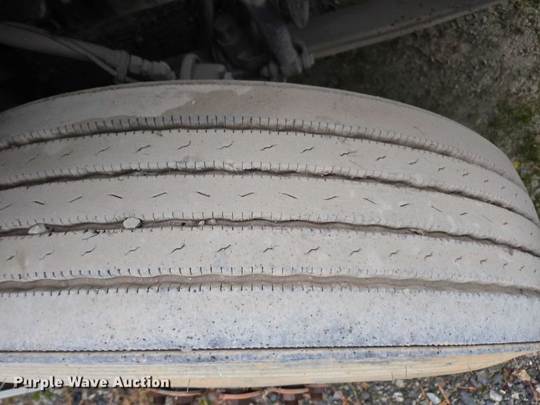 image for item DU2566 2012 Volvo VNL semi truck