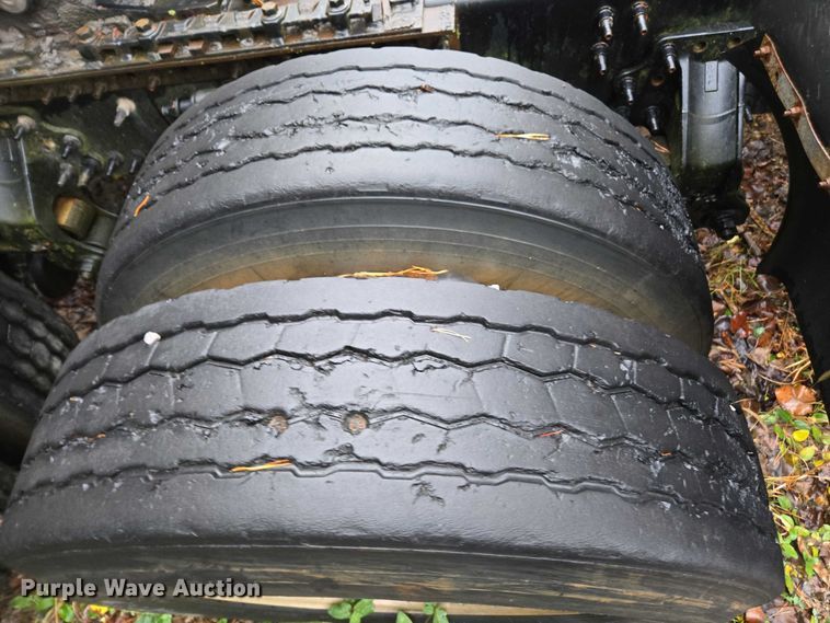 image for item DU2566 2012 Volvo VNL semi truck