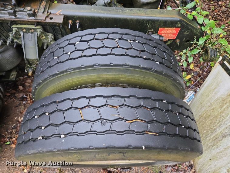 image for item DU2566 2012 Volvo VNL semi truck