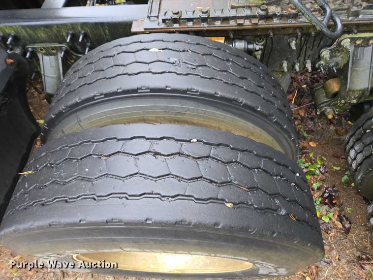 image for item DU2566 2012 Volvo VNL semi truck