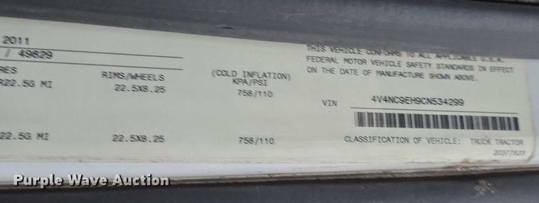 image for item DU2566 2012 Volvo VNL semi truck