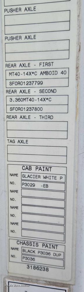 image for item DU2566 2012 Volvo VNL semi truck