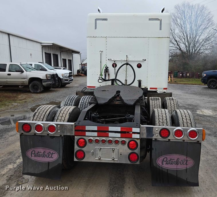 image for item DU2567 2005 Peterbilt 379 semi truck