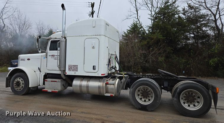 image for item DU2567 2005 Peterbilt 379 semi truck