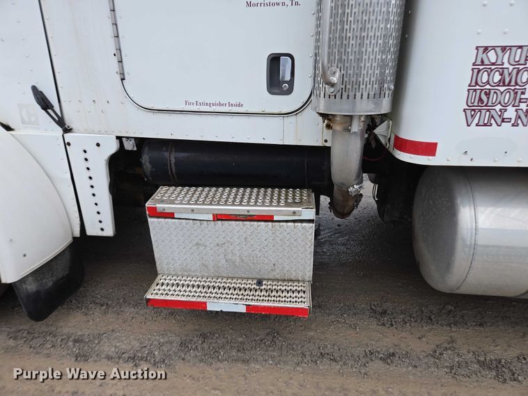 image for item DU2567 2005 Peterbilt 379 semi truck