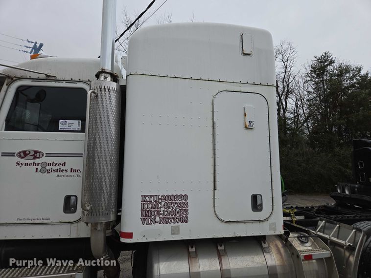 image for item DU2567 2005 Peterbilt 379 semi truck