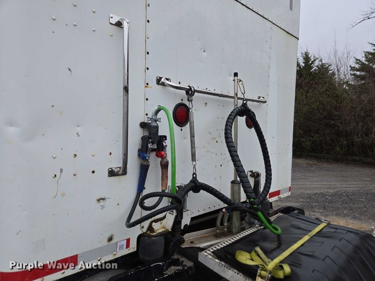 image for item DU2567 2005 Peterbilt 379 semi truck