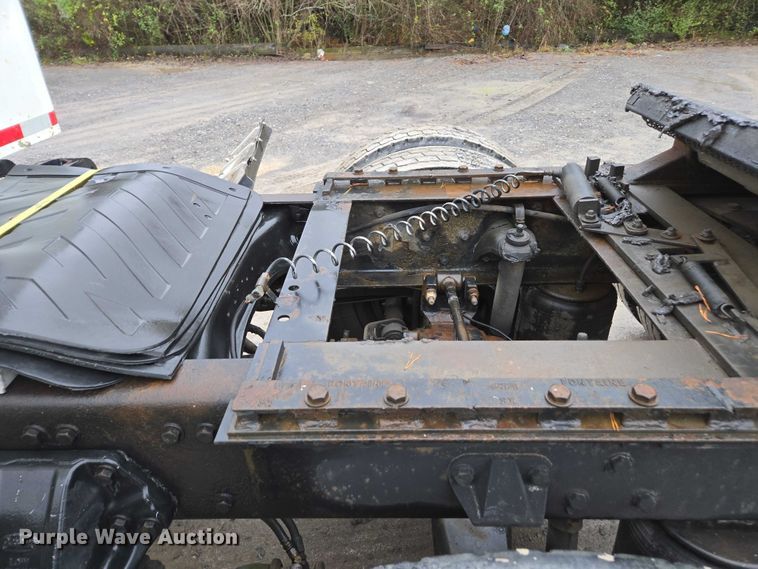 image for item DU2567 2005 Peterbilt 379 semi truck