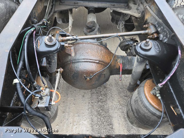 image for item DU2567 2005 Peterbilt 379 semi truck