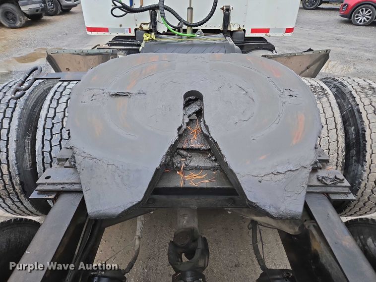 image for item DU2567 2005 Peterbilt 379 semi truck