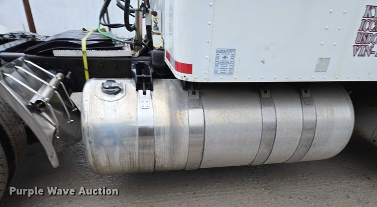 image for item DU2567 2005 Peterbilt 379 semi truck