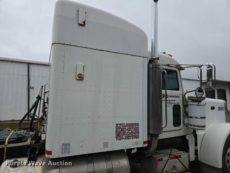 image for item DU2567 2005 Peterbilt 379 semi truck