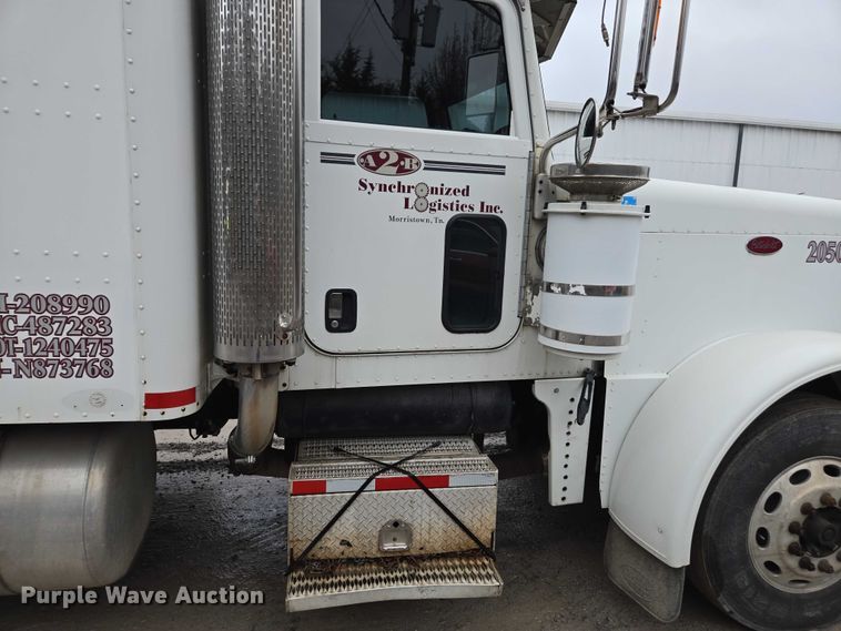 image for item DU2567 2005 Peterbilt 379 semi truck