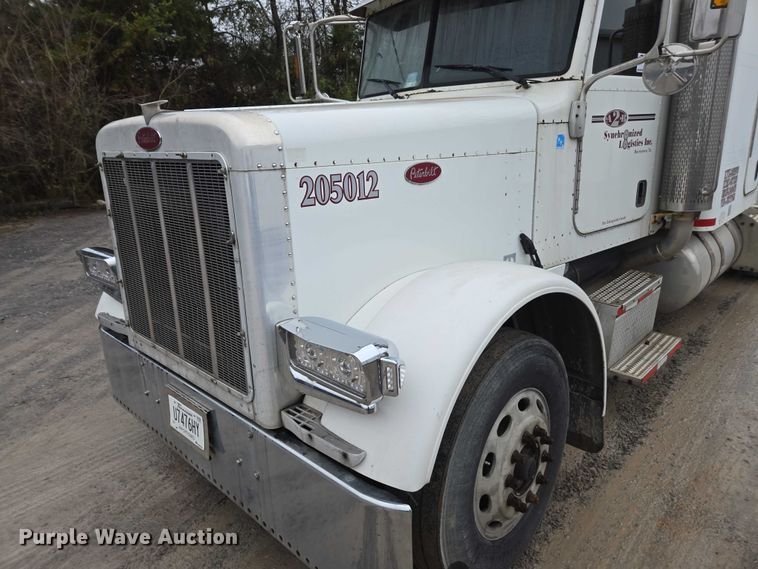 image for item DU2567 2005 Peterbilt 379 semi truck