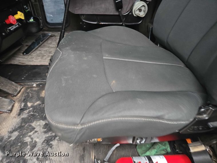 image for item DU2567 2005 Peterbilt 379 semi truck