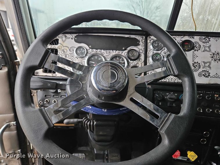 image for item DU2567 2005 Peterbilt 379 semi truck