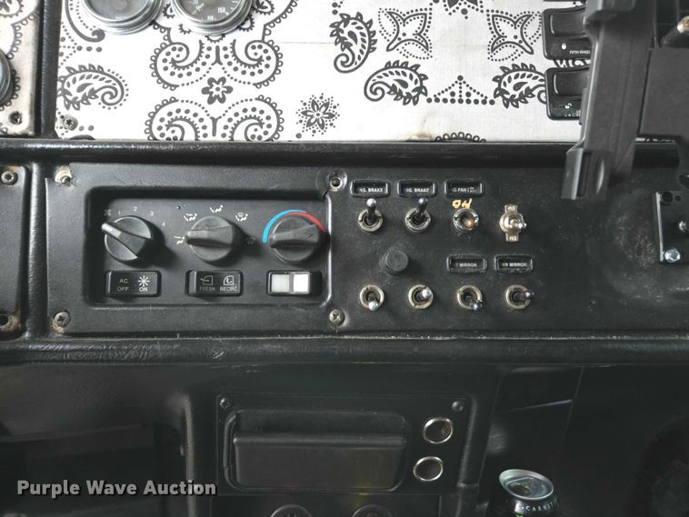 image for item DU2567 2005 Peterbilt 379 semi truck