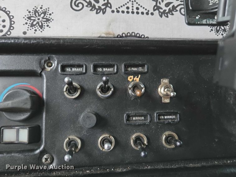 image for item DU2567 2005 Peterbilt 379 semi truck