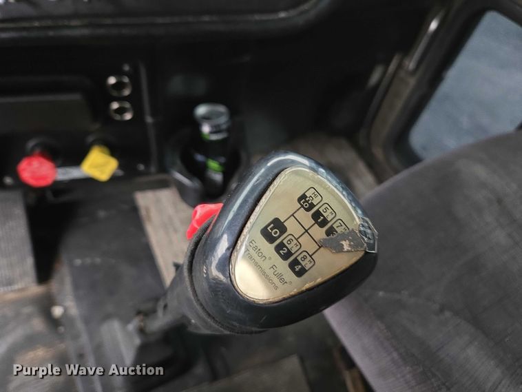 image for item DU2567 2005 Peterbilt 379 semi truck