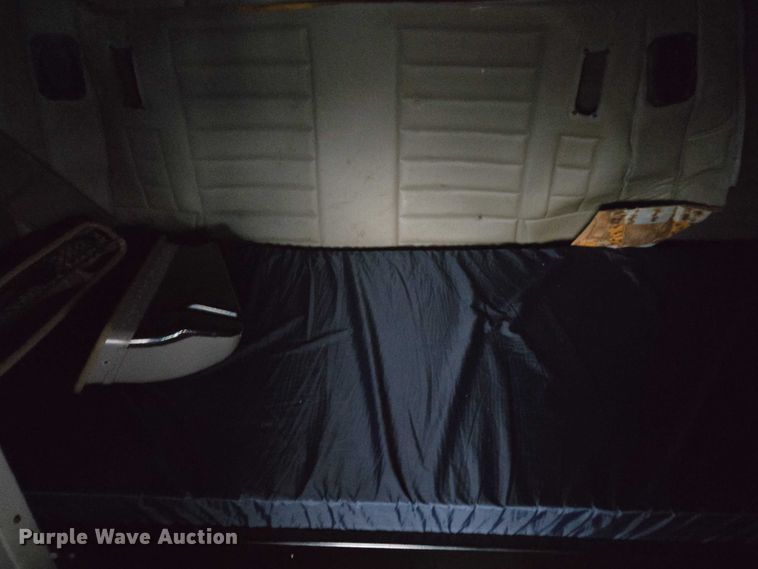 image for item DU2567 2005 Peterbilt 379 semi truck