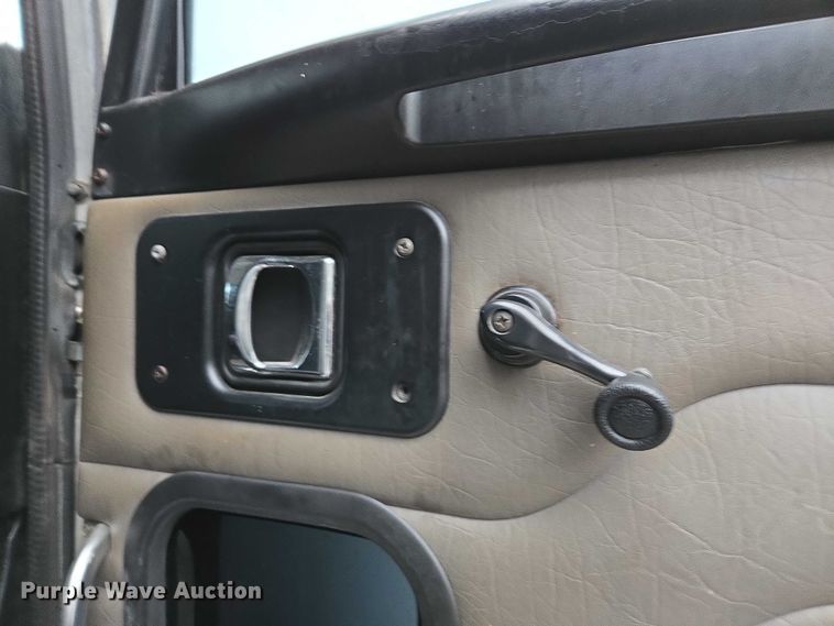 image for item DU2567 2005 Peterbilt 379 semi truck