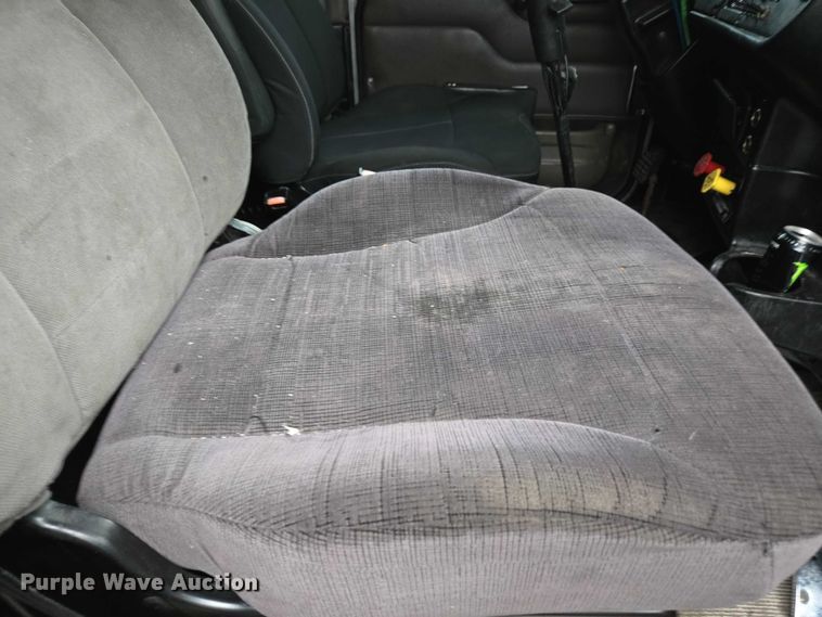 image for item DU2567 2005 Peterbilt 379 semi truck