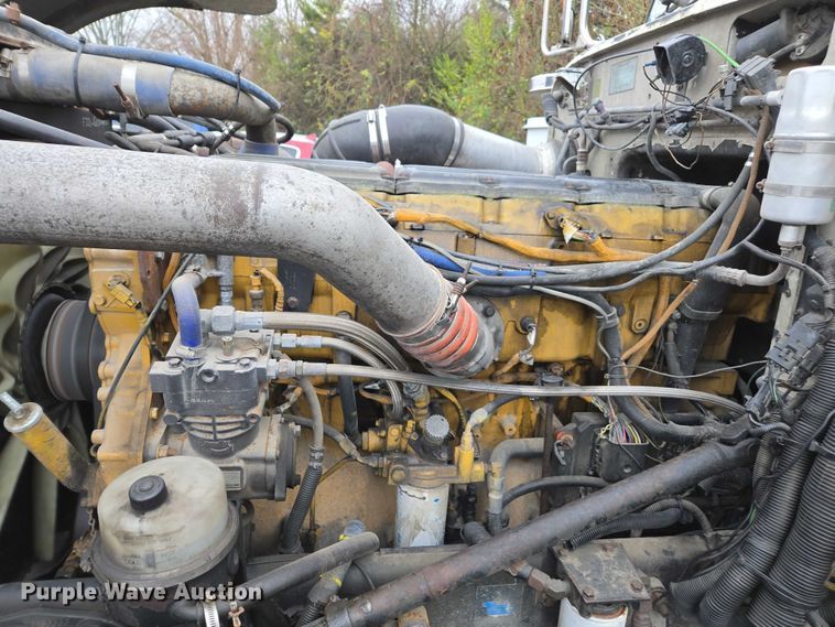 image for item DU2567 2005 Peterbilt 379 semi truck