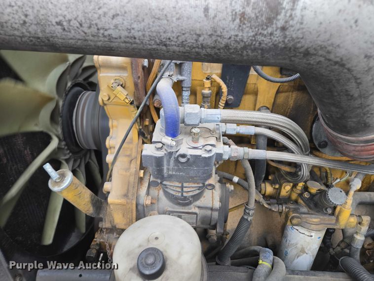 image for item DU2567 2005 Peterbilt 379 semi truck